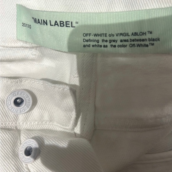 Off white. White shorts - Picture 4 of 4